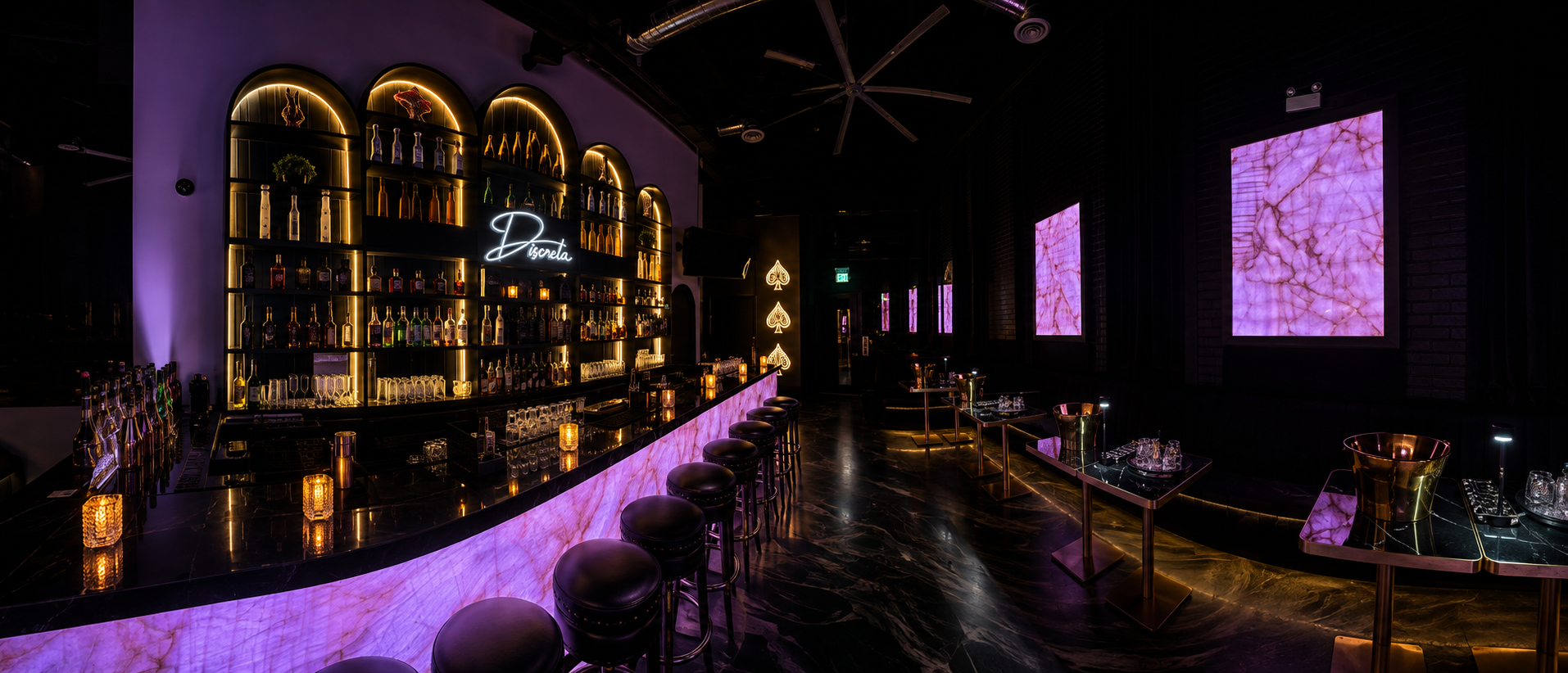 Discreta Bar & Lounge